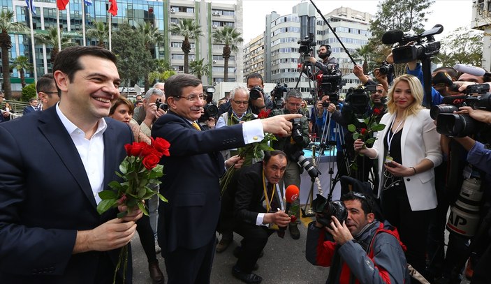 Çipras Davutoğlu'yla birlikte İzmir'de