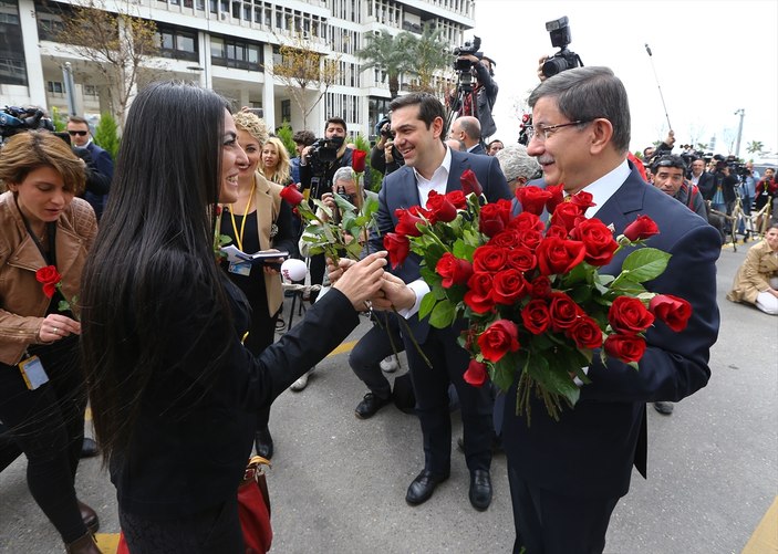 Çipras Davutoğlu'yla birlikte İzmir'de