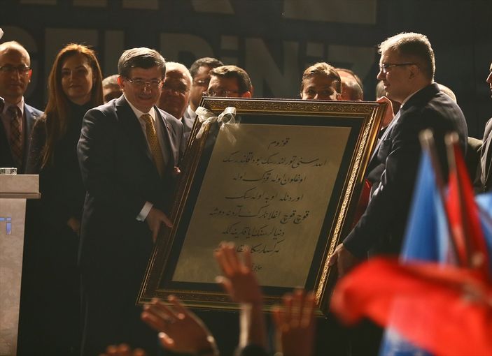 Başbakan Davutoğlu'ndan İzmirlilere köprü sözü