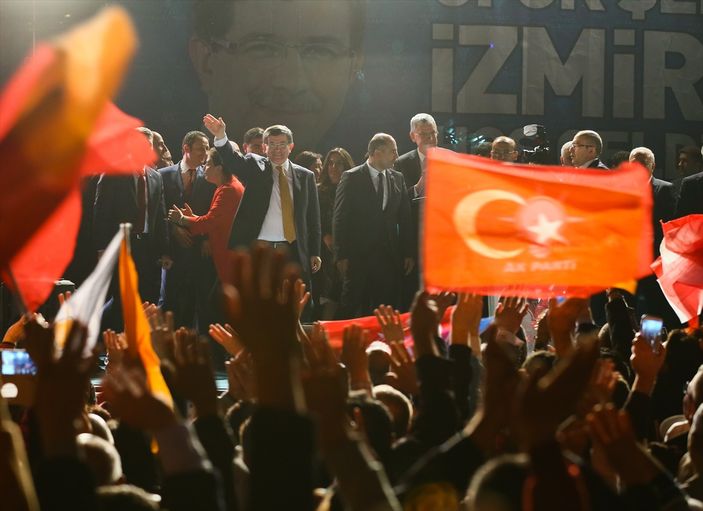 Başbakan Davutoğlu'ndan İzmirlilere köprü sözü