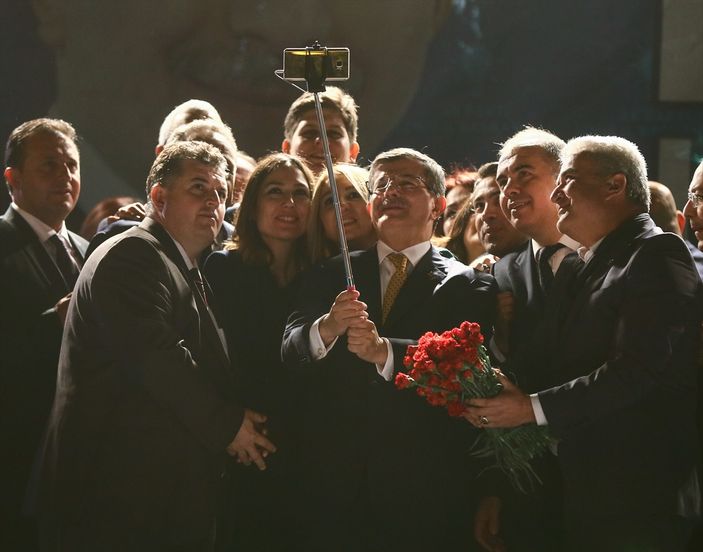 Başbakan Davutoğlu'ndan İzmirlilere köprü sözü