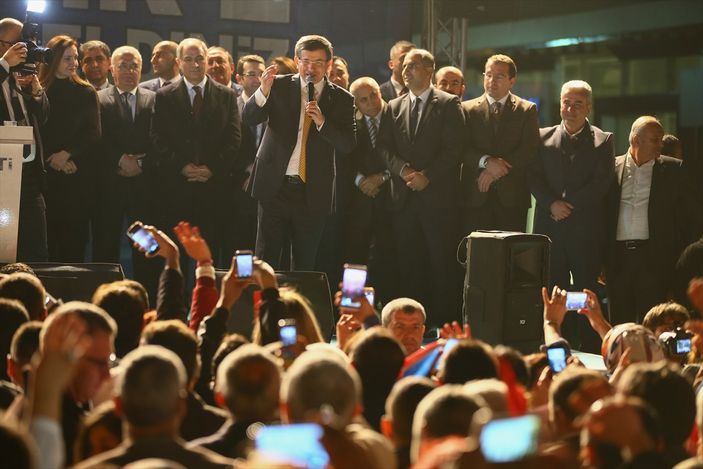 Başbakan Davutoğlu'ndan İzmirlilere köprü sözü