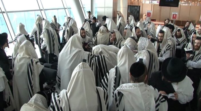 Yahudiler Atatürk Havalimanı'nda ayin yaptı