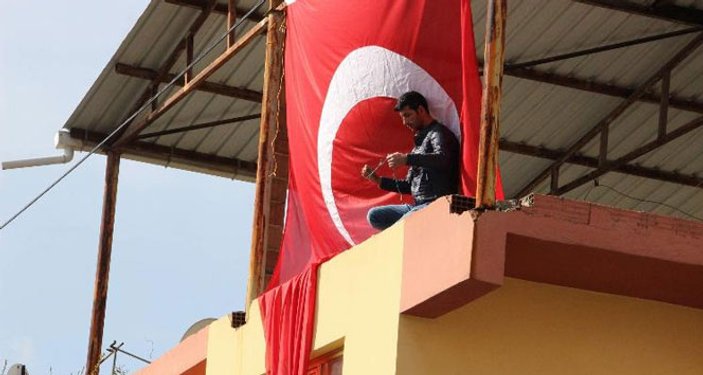 PKK'nın şehit ettiği askerin Manisa'daki evine ateş düştü