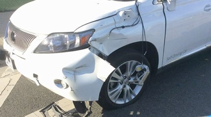 Google'ın sürücüsüz aracının kaza görüntüsü çıktı