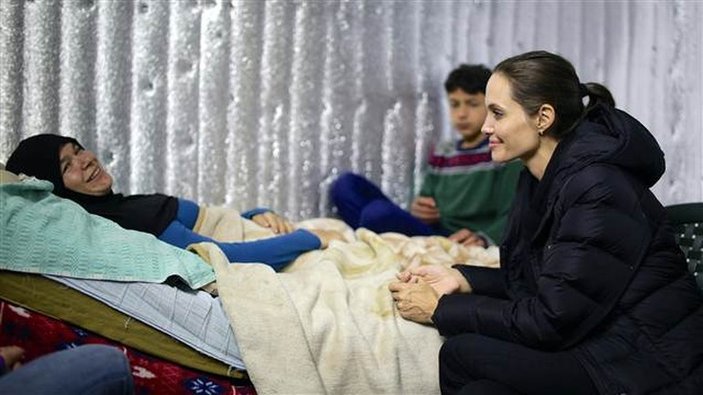 Angelina Jolie'den Suriyelilere ziyaret