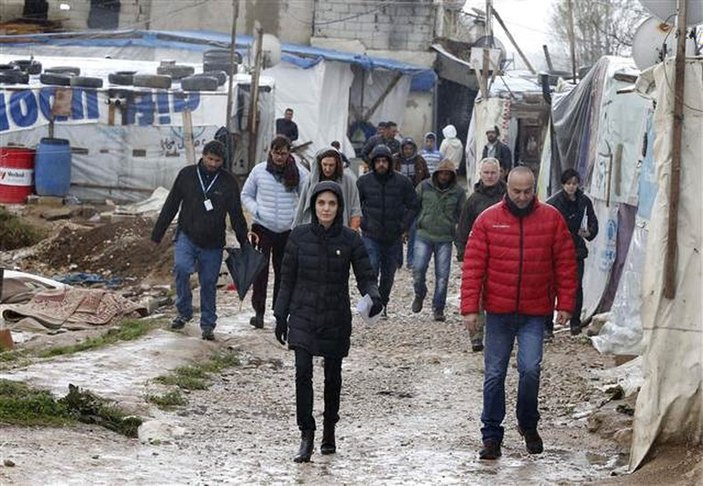 Angelina Jolie'den Suriyelilere ziyaret
