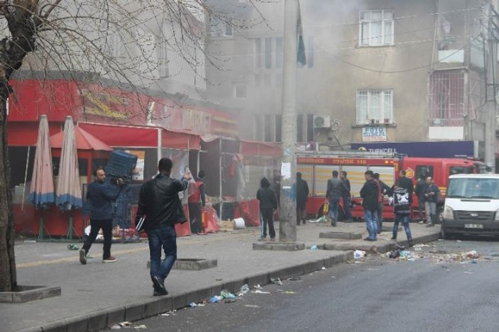 Yaralı polislerin yardımına Diyarbakırlılar koştu