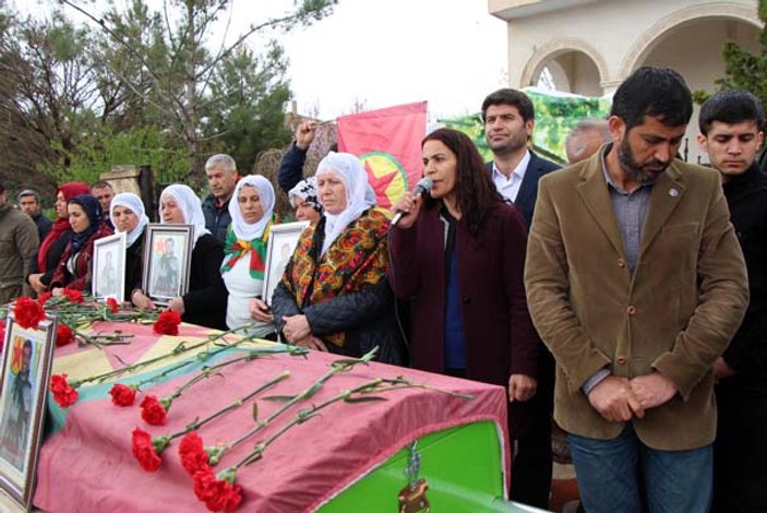 Sur'da öldürülen PKK'lının cenazesine HDP'liler katıldı