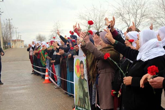 Sur'da öldürülen PKK'lının cenazesine HDP'liler katıldı