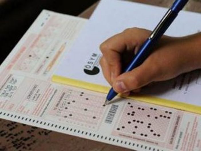 YGS'de sınav salonuna telefon sokan aday bulundu