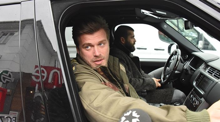 Annesiyle ilgili soru Kıvanç Tatlıtuğ'u kızdırdı