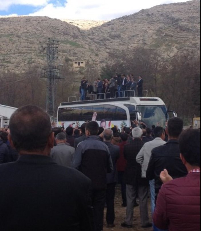 Selahattin Demirtaş Silvan'da Nevruz ateşi yaktı