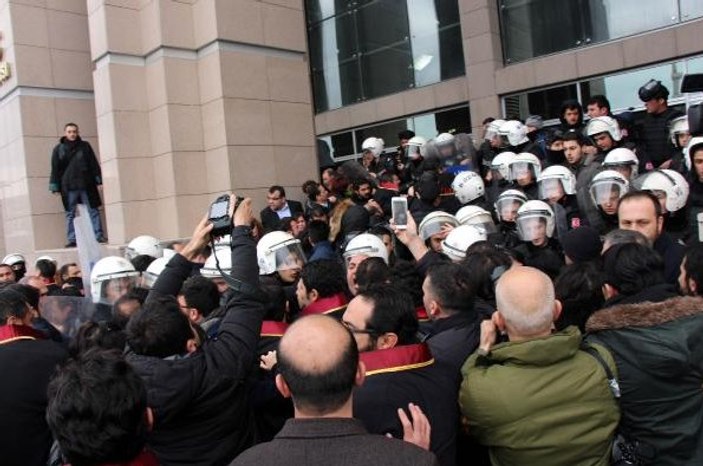 Adliye önündeki PKK propagandasına polis izin vermedi