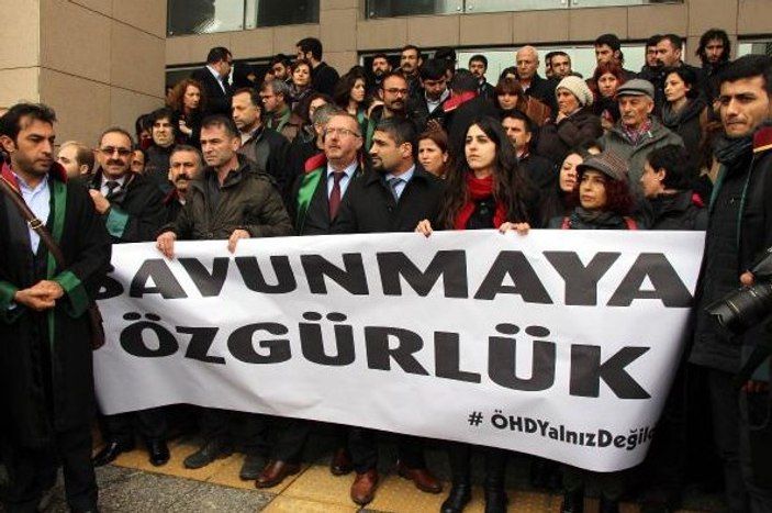 Adliye önündeki PKK propagandasına polis izin vermedi