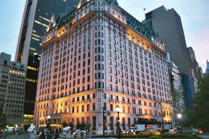 New York'un efsane oteli 1 milyar dolara satılıyor
