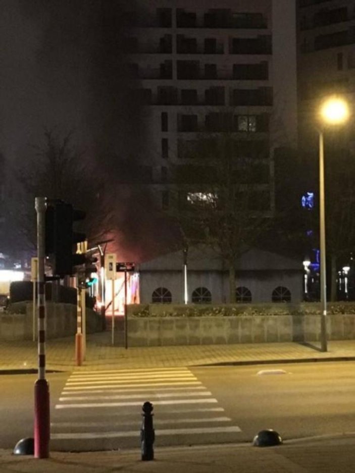 Belçika'da PKK çadırı yakıldı