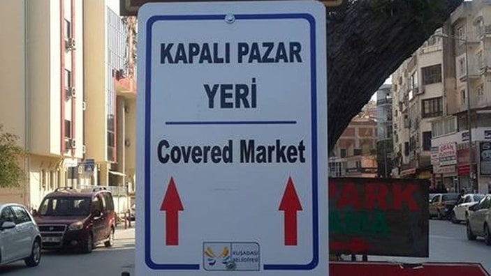 CHP'li Kuşadası Belediyesi'nin komik İngilizce tabelaları