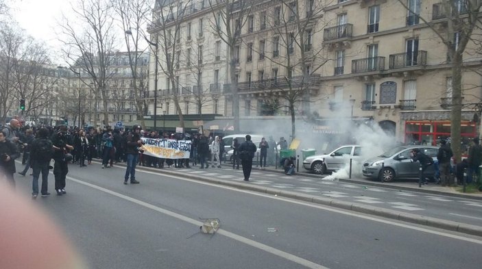 Paris ve Toulouse'da hükümet protesto edildi