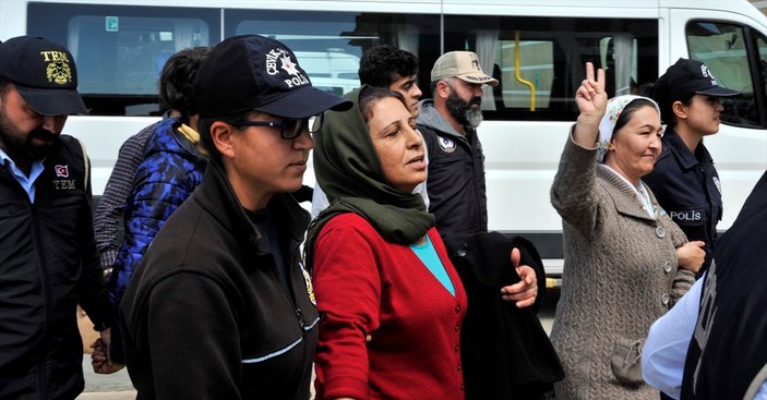Sur ve Cizre’de hendek kazan teröristler yakalandı