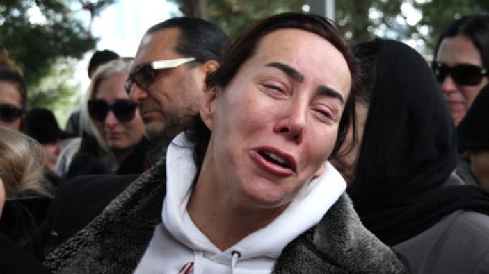 Asena, Aynur Kanbur'un cenazesinde isyan etti