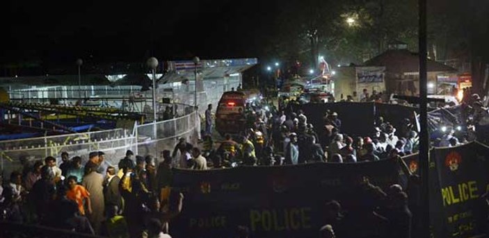 Pakistan'da lunaparkta bombalı saldırı: 65 ölü