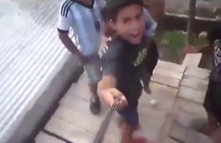 Arjantinli çocukların çatı selfiesi kötü bitti İZLE
