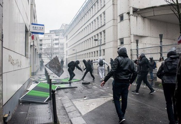Fransız polisi 15 yaşındaki öğrenciyi dövdü ortalık karıştı