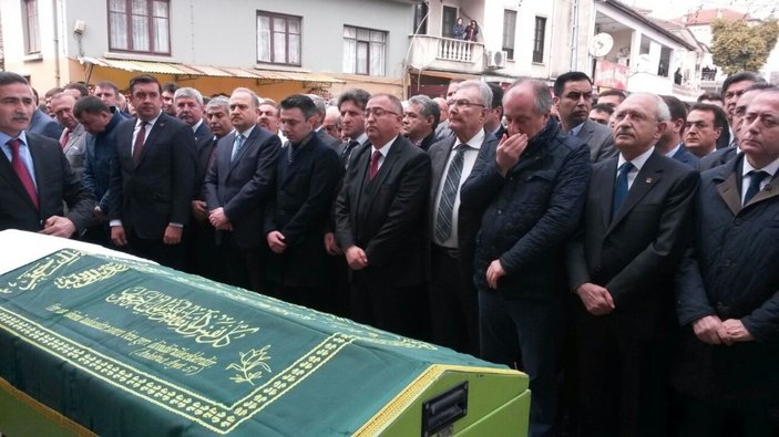 Deniz Baykal ile Kemal Kılıçdaroğlu cenazeye katıldı