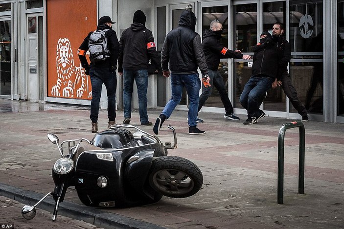 Brüksel'de protestoya polis müdahalesi