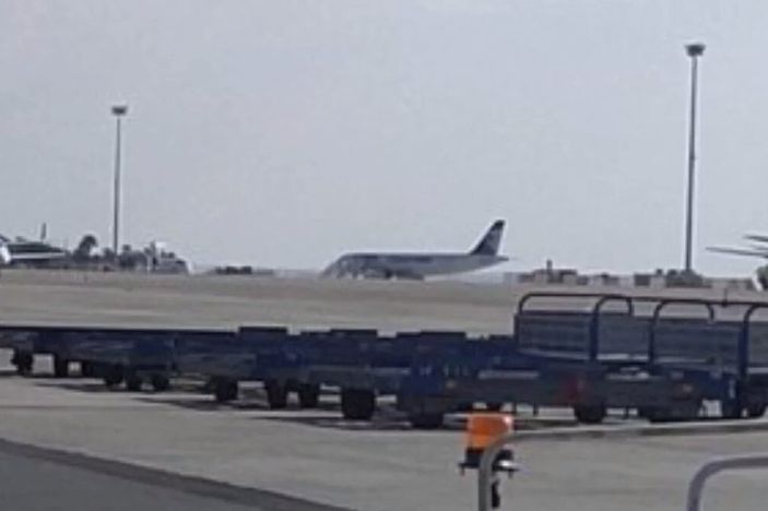 Mısır'da yolcu uçağı kaçırıldı