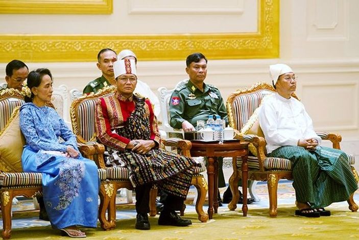 Myanmar'da tarihi yemin töreni