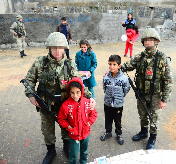 Şırnak'ta terör mağduru çocukların oyuncak sevinci