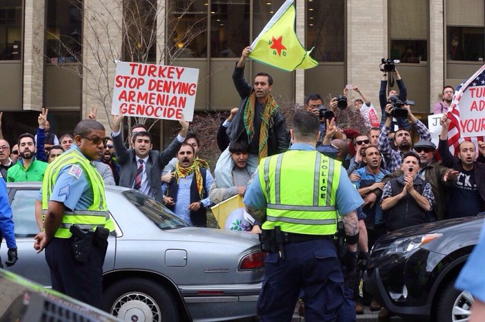 PKK Cemaat el ele Türkiye'yi protesto etti
