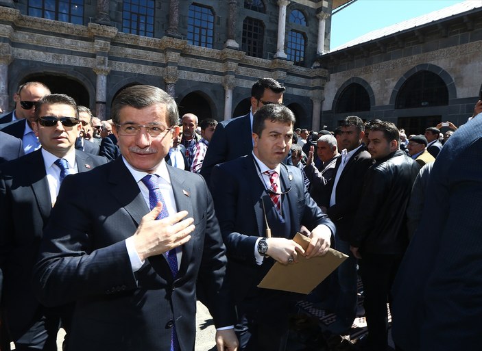 Başbakan Davutoğlu Diyarbakır’da