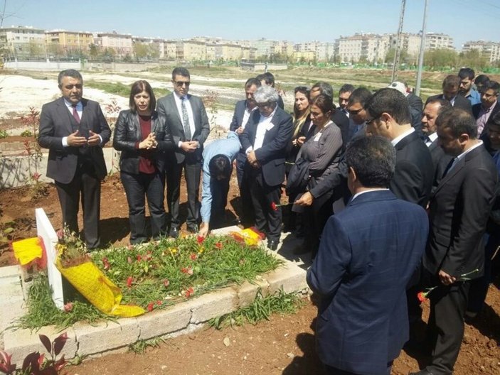 CHP ve HDP'li vekiller Tahir Elçi'nin vurulduğu sokakta buluştu