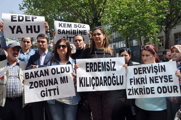 İzmirliler Kemal Kılıçdaroğlu'nu istifaya davet etti