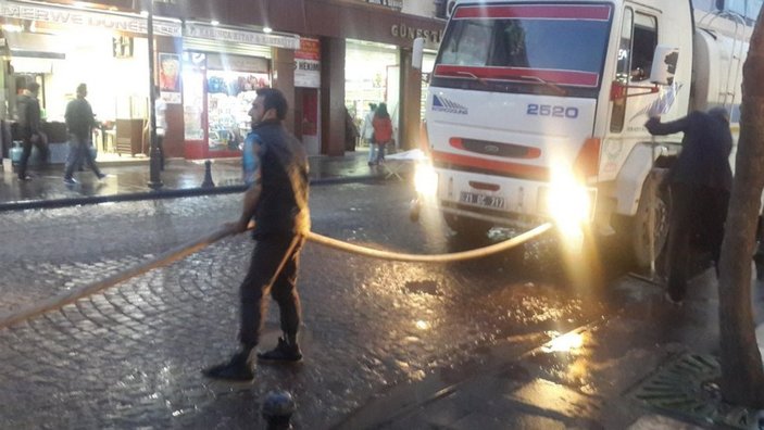 Diyarbakır Sur'da sokaklar deterjanlı suyla yıkandı