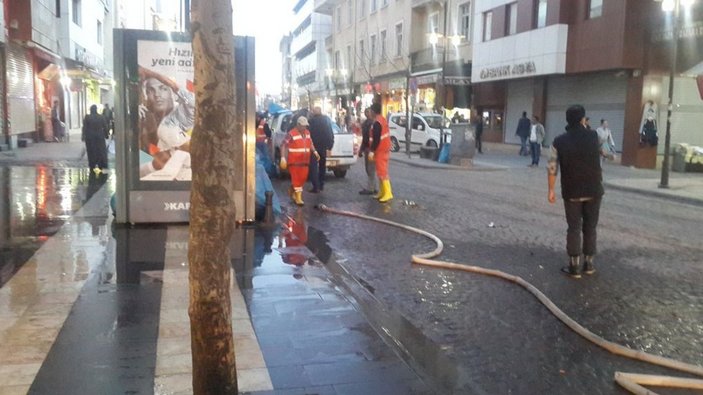 Diyarbakır Sur'da sokaklar deterjanlı suyla yıkandı