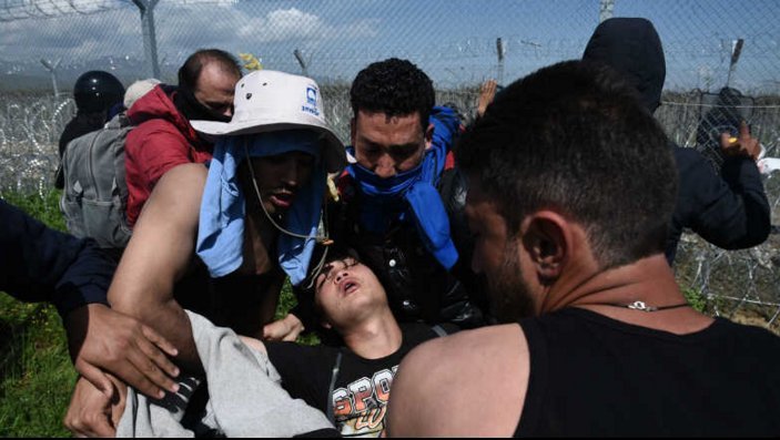 Makedonya polisinden mültecilere sert müdahale