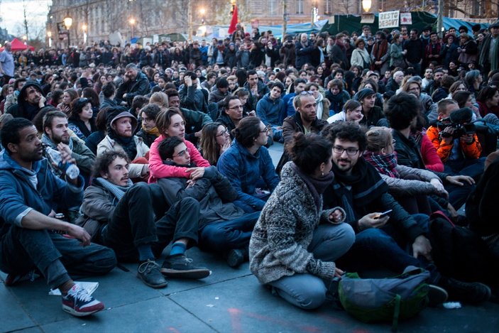 Paris'te Cumhuriyet Meydanı eylemcilerin elinde