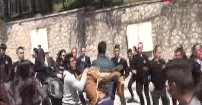 Eskişehir Anadolu Üniversitesi'nde yumruklu tekmeli kavga