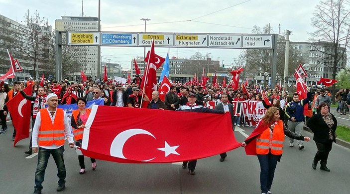 Avrupa'daki Türkler PKK yandaşlarını rahatsız etti