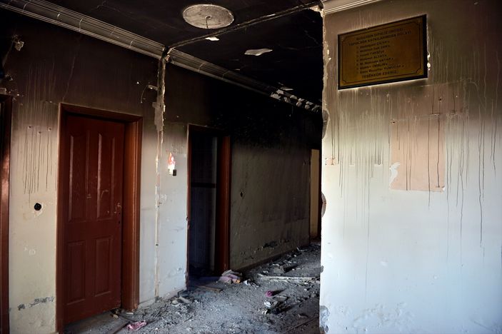 Teröristler Mardin'de diyaliz merkezini yaktı