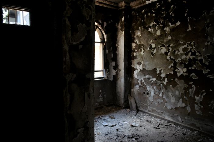 Teröristler Mardin'de diyaliz merkezini yaktı