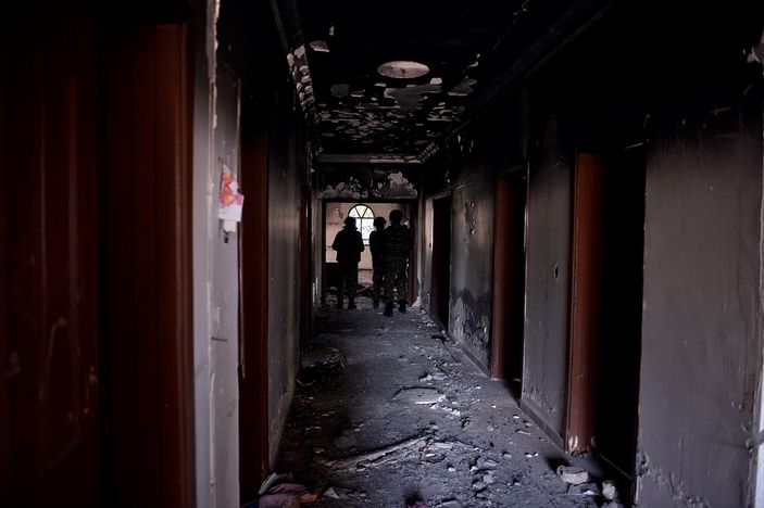 Teröristler Mardin'de diyaliz merkezini yaktı