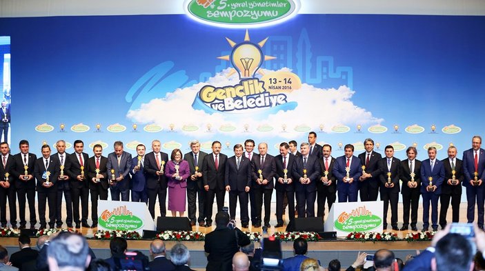 Başbakan Davutoğlu'ndan Fatih Belediyesi'ne ödül