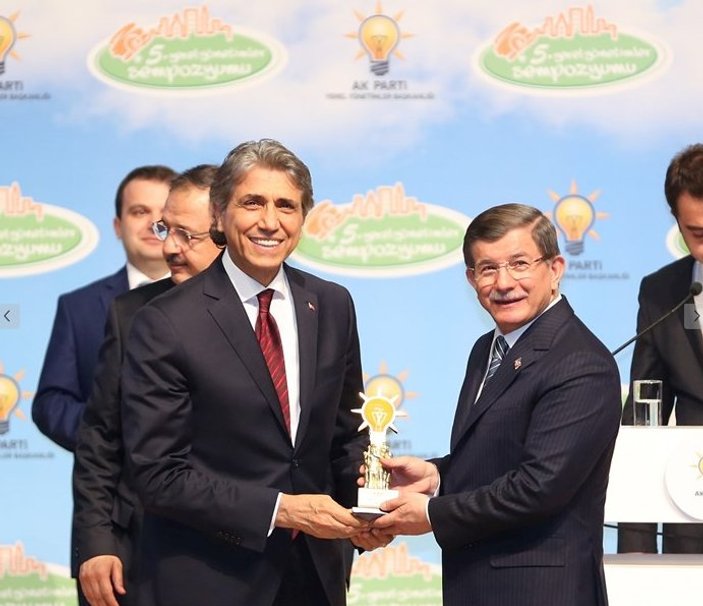 Başbakan Davutoğlu'ndan Fatih Belediyesi'ne ödül