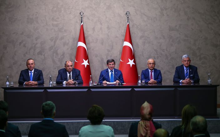 Davutoğlu: Dünyanın Türkiye'ye sadece teşekkür borcu var