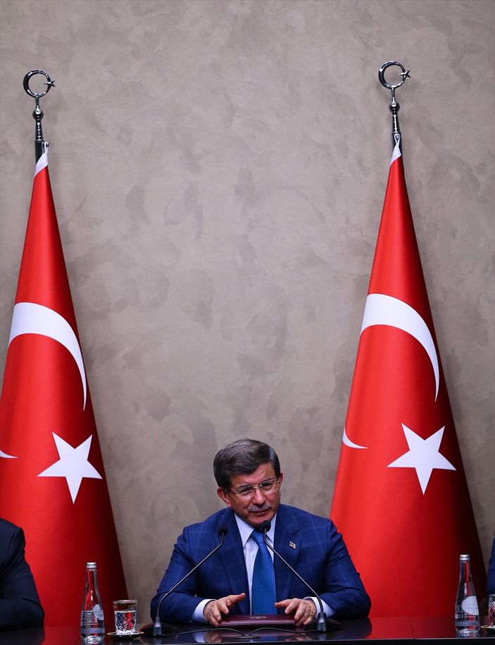 Davutoğlu: Dünyanın Türkiye'ye sadece teşekkür borcu var